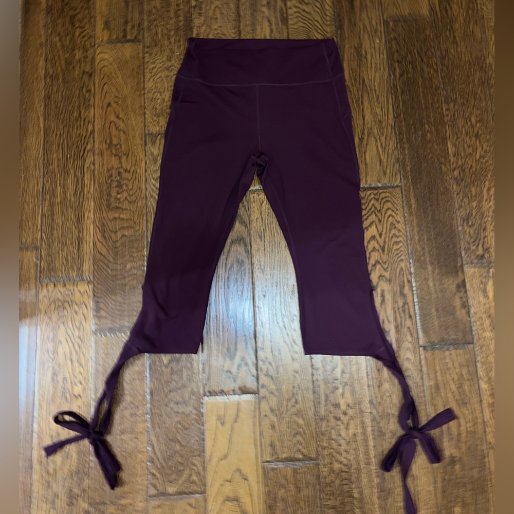 Plum purple, capri Fabletics leggings